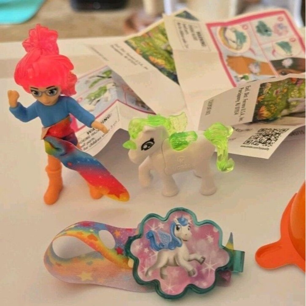 Kinder Surprise Egg unicorn 2026 COLLECTORS Set Girl Unicorn Bracelet